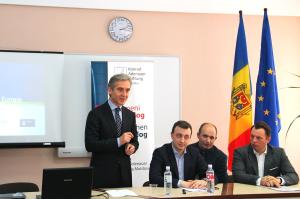 Iurie Leancă, Leiter der Initiativgruppe der Europäischen Volkspartei der Republik Moldau (PPEM) spricht über die Wichtigkeit der Europäischen Integaration von Republik Moldau vor Studenten der pädagogischen Universität "Ion Creanga", Chisinau.