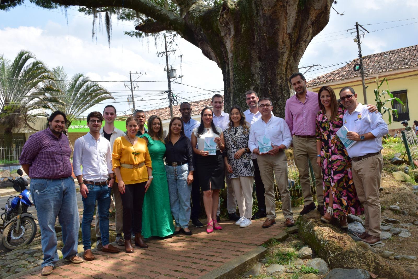 Escuela de Gobernantes 2023 y publicación Experiencias de gobierno en