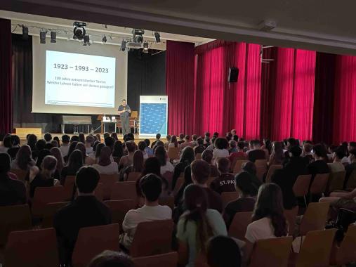 Diskussionen über die Lehren aus dem Extremismus standen im Mittelpunkt der Diskussion von WELT-Redakteur Sven Felix Kellerhoff an sechs Schulen in Bonn, Köln, Rhein-Sieg- und Rhein-Erft-Kreis. Hier die Auftaktveranstaltung am Clara Schumann-Gymnasium Bbonn.