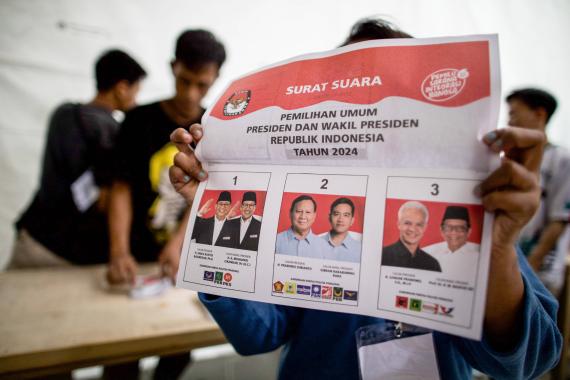 Stimmzettel der Präsidentschaftskandidaten für die Wahlen in Indonesien