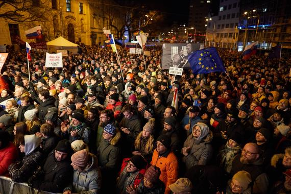 Straßenproteste in der Slowakei gegen einen Plan des populistischen Ministerpräsidenten Robert Fico, das Strafgesetzbuch zu ändern und die Staatsanwaltschaft abzuschaffen.