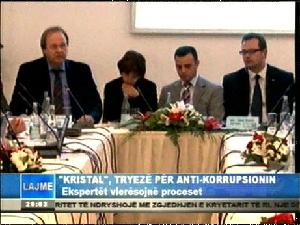 Die Botschafter, Herr Eugen Wohlfarth und Frau Müller-Holtkemper mit weiteren Organisatoren während der Veranstaltung im Rogner Hotel, am 10. März 2011 - ( Schnapschuss aus der TV-Chronik von TV-Planet in Tirana)