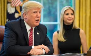 Donald Trump mit Tochter Ivanca im Oval Office