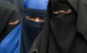 Anders als bei der Burka sind bei der Niqab die Augen der Trägerin noch zu sehen. (Bild: dpa)