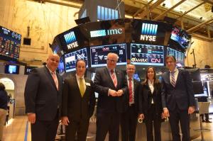 Hessischer Finanzminister Dr. Thomas Schäfer (3. von links) und Delegation besucht die New Yorker Börse, NYSE. Dr. Lars Hansel (rechts) begleitet ihn.