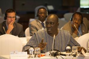Der Jugendminister Burkina Fasos fordert einen "Marshallplan Youth" für Afrika.