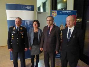 Oberstleutnant Klaus Brandel, Dr. Silke Bremer, Dr. Aydin, Norbert Müller-Tillmann (vlnr.)