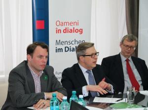 Pirkka Tapiola, EU Botschafter, und Matthias Meyer, Deutscher Botschafter in der Republik Moldau, im Gespräch mit der Liberal-Demokratischen Jugend zum Thema EU Integration der Republik Moldau. Sven-Joachim Irmer hat die Diskussion eingeleitet und zum Thema Interne Parteidemokratie referiert.