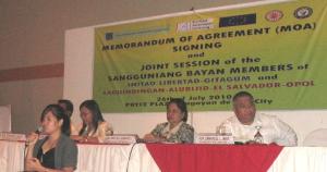 Ms Clarissa Lacson discussing the Memorandum of Agreement with the Alubijid-Libertad-ElSalvador-Opol clusters as the four Vice Mayors listen behind her