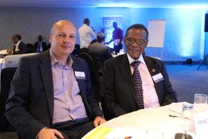 IFP-Vorsitzender Prince Mangosutho Buthelezi und Dr. Holger Dix, KAS Resident Representative