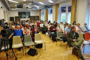 Publikum des Seminars "Gegenwart unserer jüngsten Vergangenheit" des Vereins der Geschichtslehrer am 11.10.2014 in Budapest