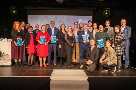 Gruppenfoto der Preisträger und Preisträgerinnen.