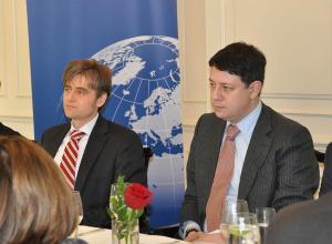 Philipp Mißfelder MdB listens as American political insiders provide their thoughts on the 2012 U.S. presidential election